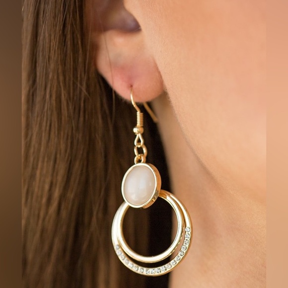 paparazzi Jewelry - NWOT Gold “Dreamily Dreamland” Earrings